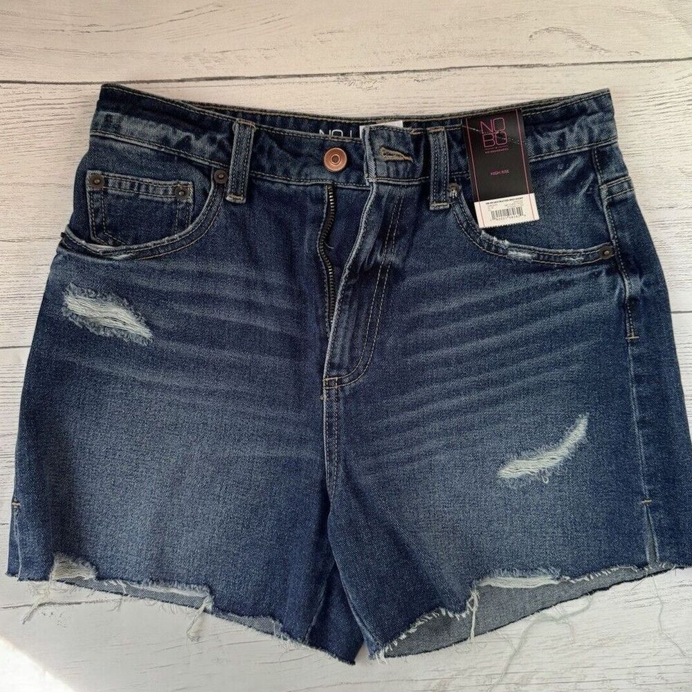NWT No Boundaries High Rise Distressed Midi Shorts Size 3 Dark Wash.